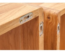 Trzy półki z drewna litego Pern A09